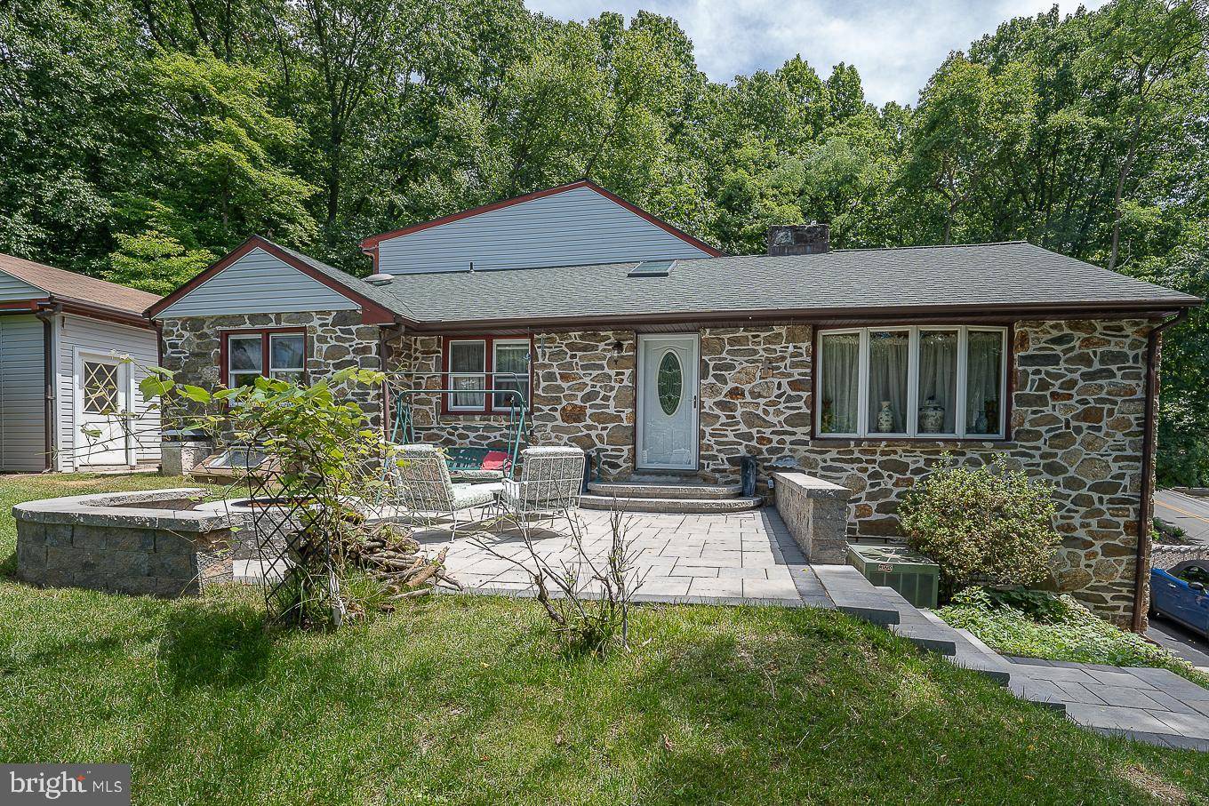 446 IRISH RD, Berwyn, PA 19312