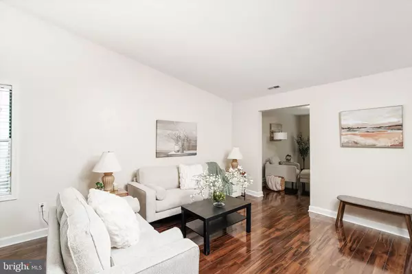 Columbus, NJ 08022,9 FERNWOOD CT