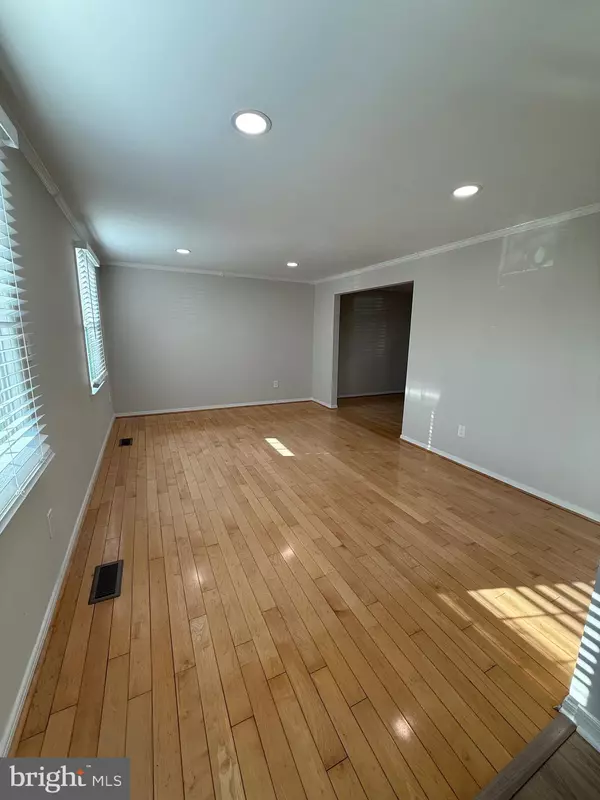Falls Church, VA 22042,3301 FALLOWFIELD DR