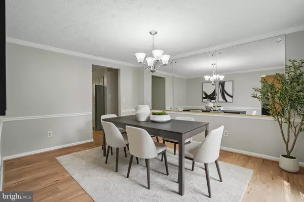 Fairfax, VA 22033,13123 CROSS KEYS CT