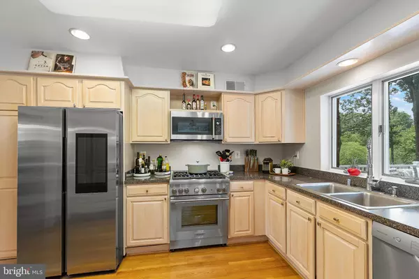 Falls Church, VA 22041,3504 PINETREE TER