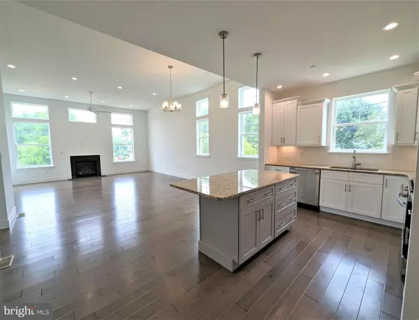 Columbia, PA 17512,4330 HEATHER LN #8