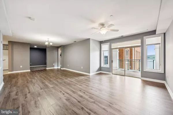 Woodbridge, VA 22191,440 BELMONT BAY DR #302