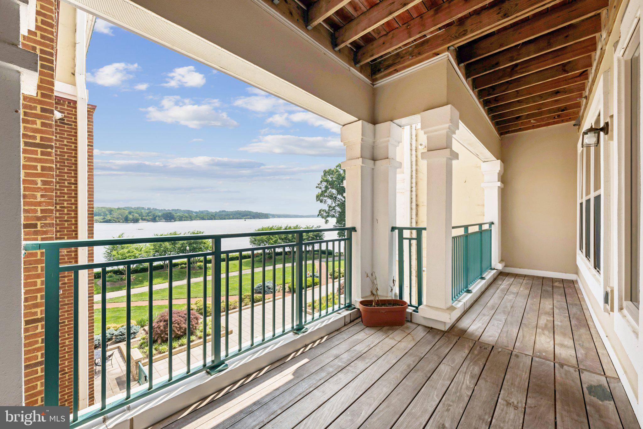 Woodbridge, VA 22191,440 BELMONT BAY DR #302