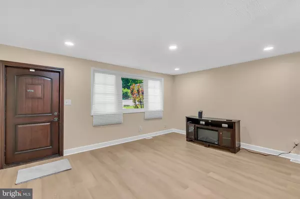 Fort Washington, MD 20744,7509 GLADE DR