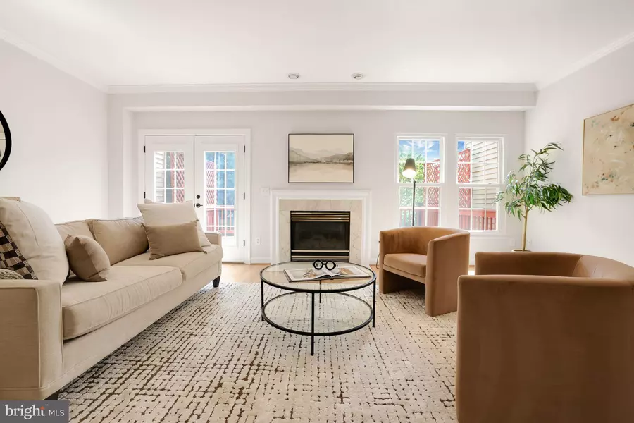 20962 MARTINGALE SQ, Sterling, VA 20165