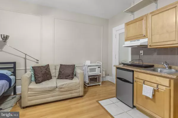 Philadelphia, PA 19107,1324 LOCUST ST #329