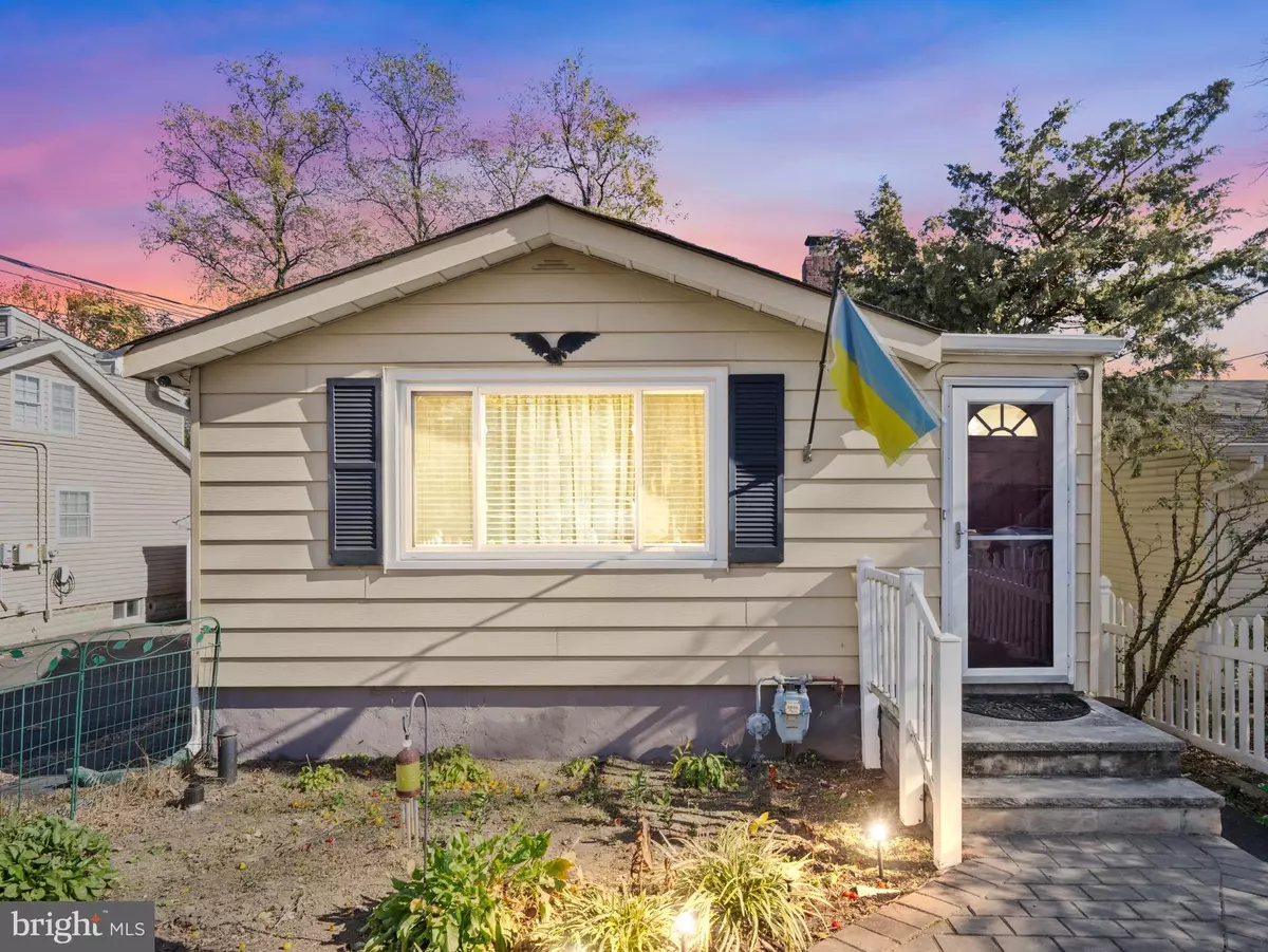 Keyport, NJ 07735,825 ARBORDALE DR