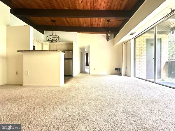 Mclean, VA 22102,7839 ENOLA ST #204