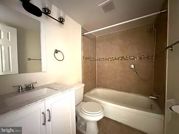 Mclean, VA 22102,7839 ENOLA ST #204