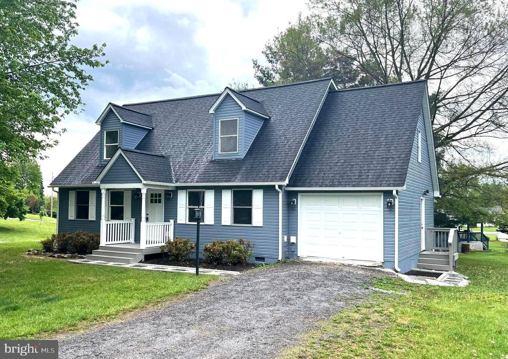 17 MORGAN ST, Inwood, WV 25428