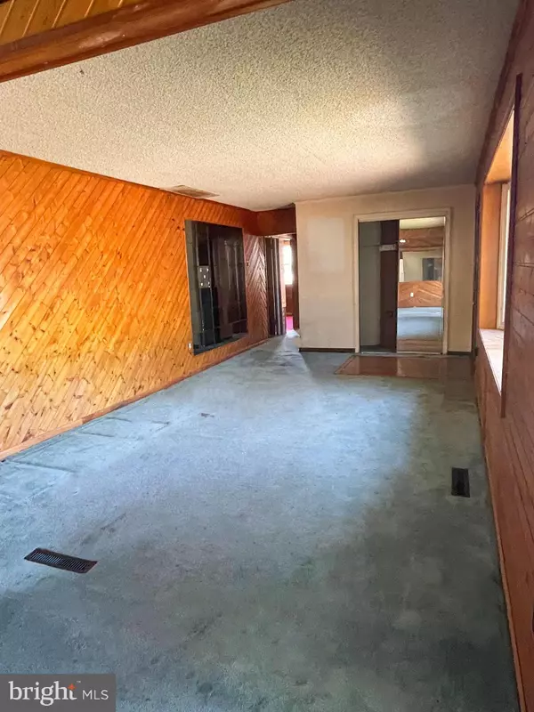 Woodbury, NJ 08096,306 MAY CT