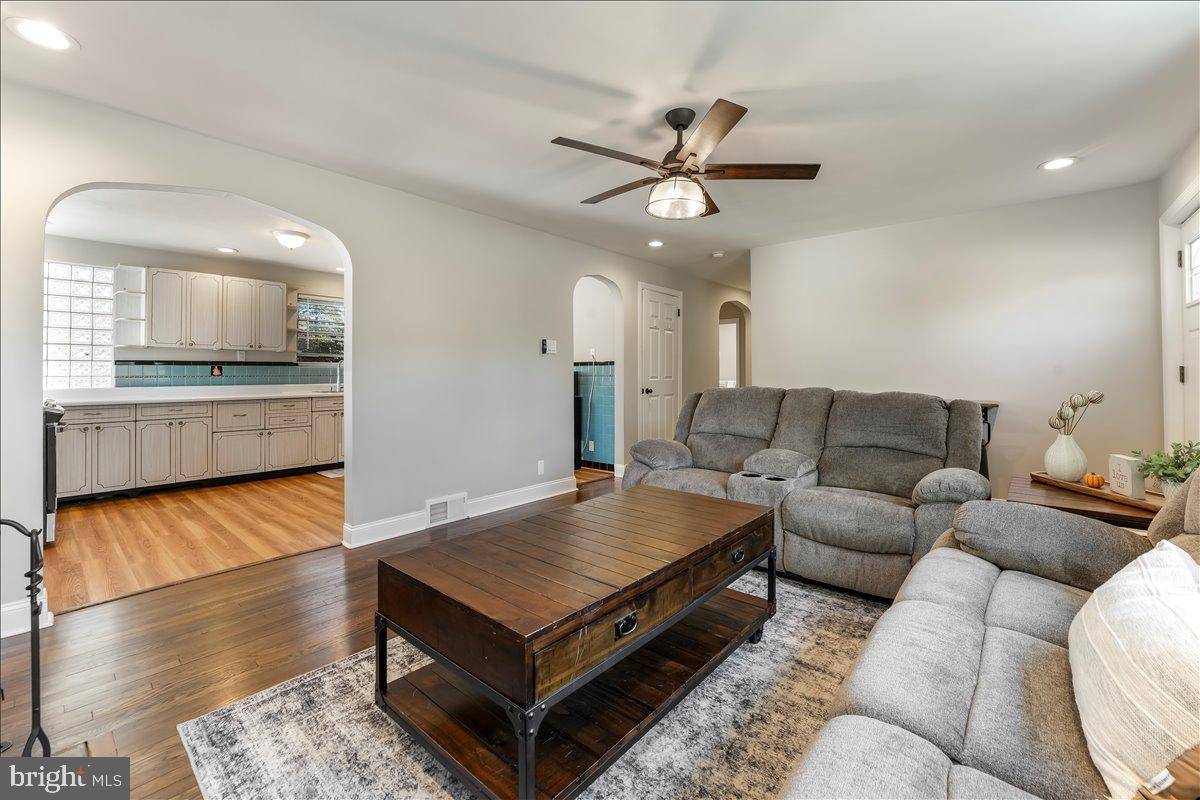 Folsom, PA 19033,446 EDGEWOOD AVE