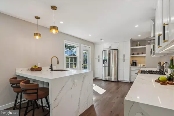 Vienna, VA 22180,101 OAKMONT CT NE