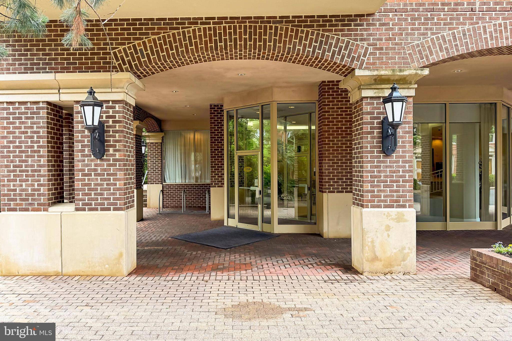 Arlington, VA 22201,1050 N STUART ST #617