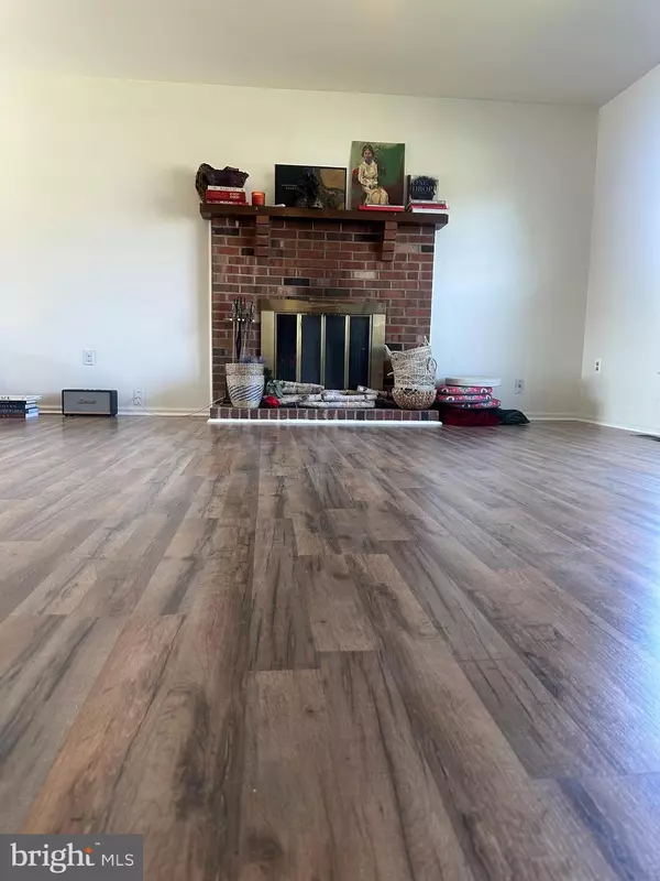 Manassas, VA 20110,8959 ROLLING RD