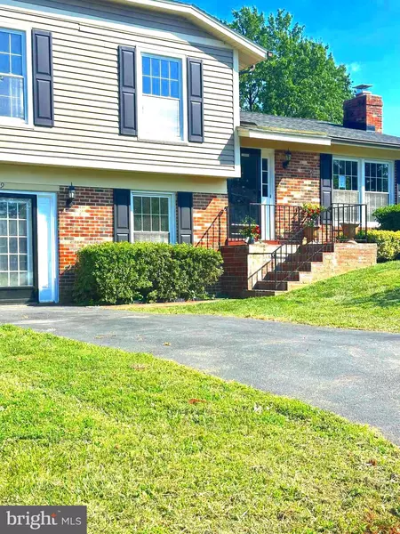 8959 ROLLING RD, Manassas, VA 20110