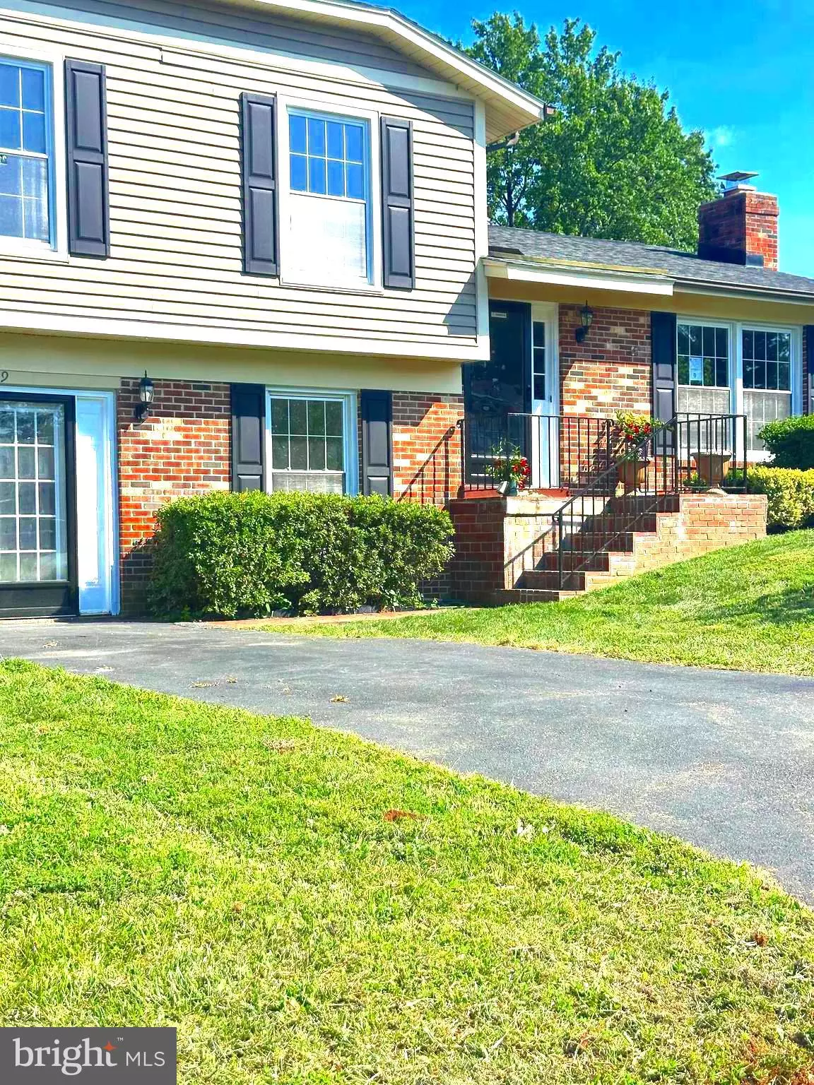 Manassas, VA 20110,8959 ROLLING RD