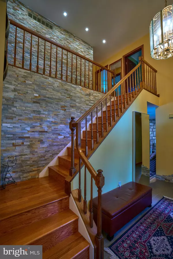 Southampton, PA 18966,905 PEBBLE LN