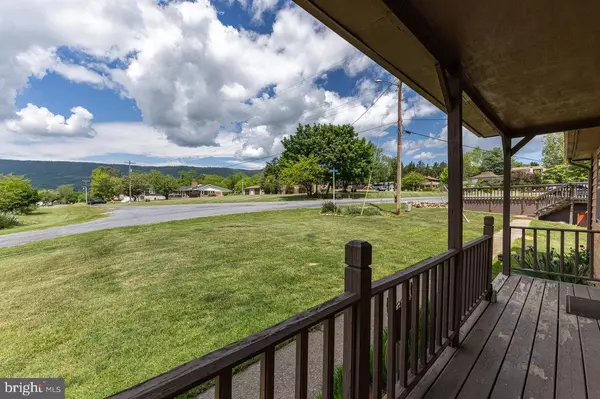 Luray, VA 22835,113 DOCK ST