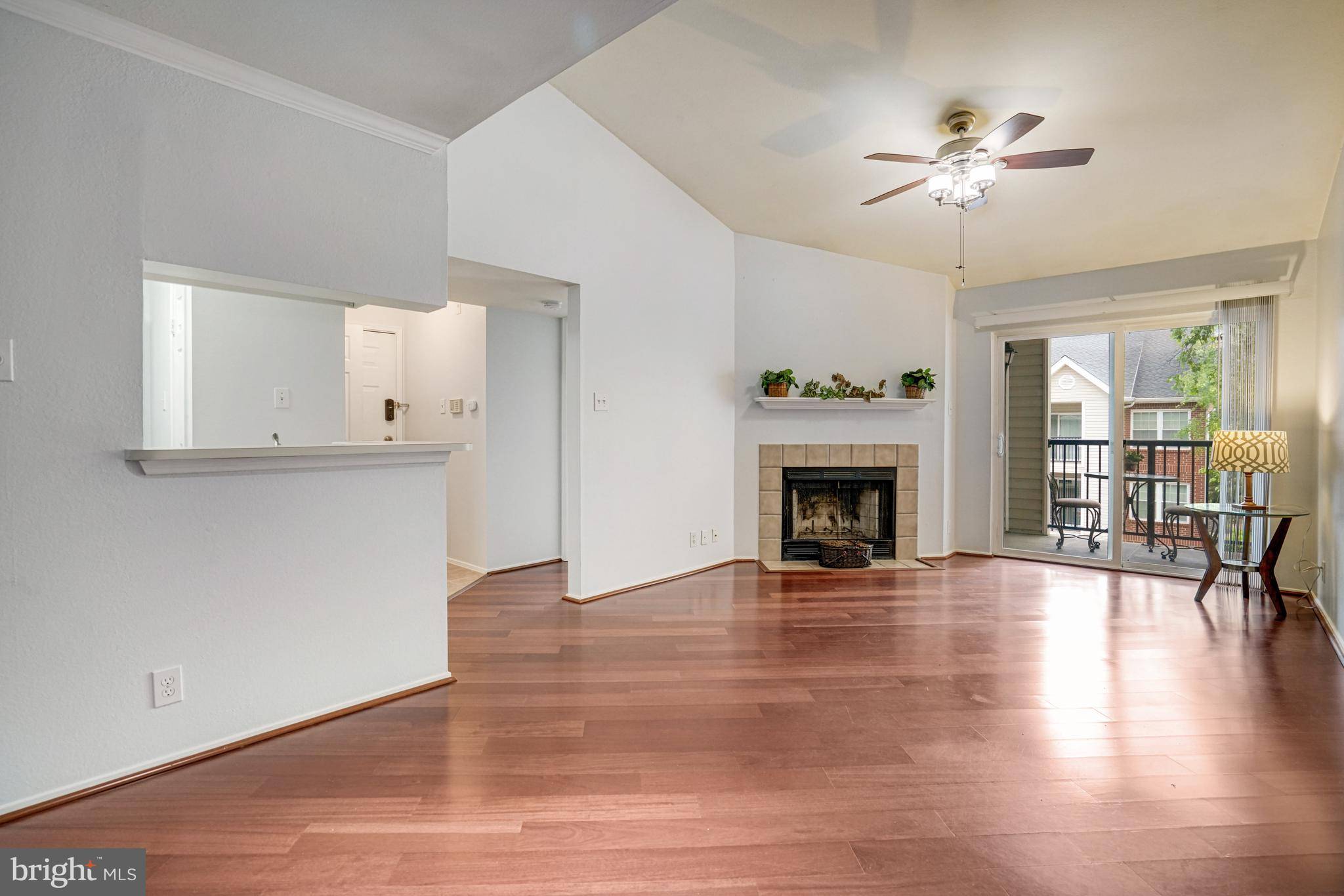 Alexandria, VA 22302,3303 WYNDHAM CIR #348