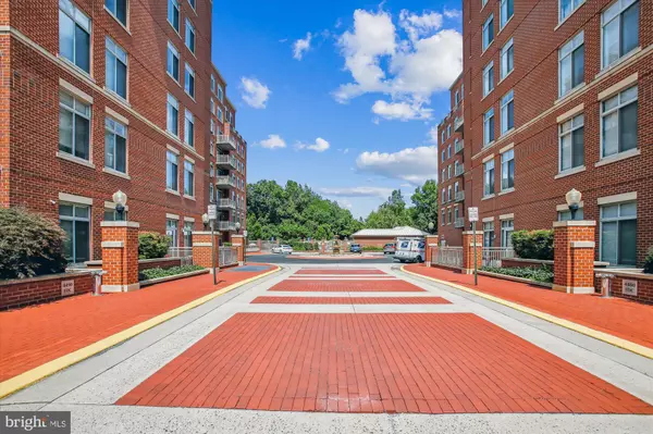 Fairfax, VA 22033,4480 MARKET COMMONS DR #512