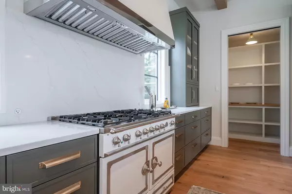 Great Falls, VA 22066,780 FALLS FARM CT