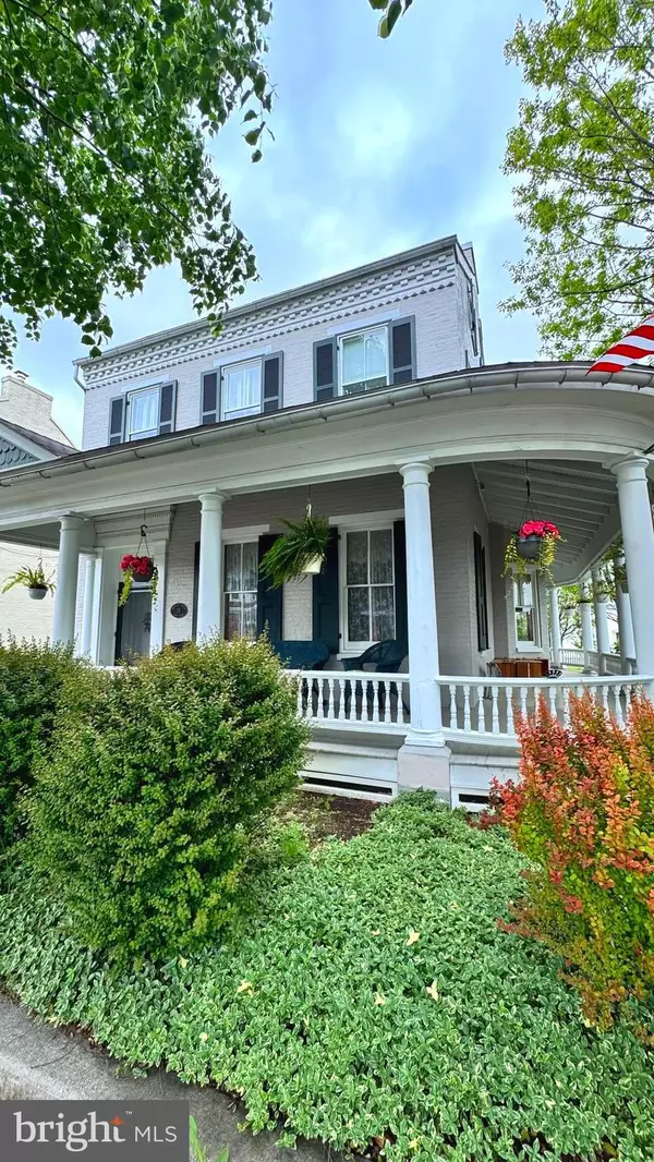 Mount Joy, PA 17552,13 W MAIN ST
