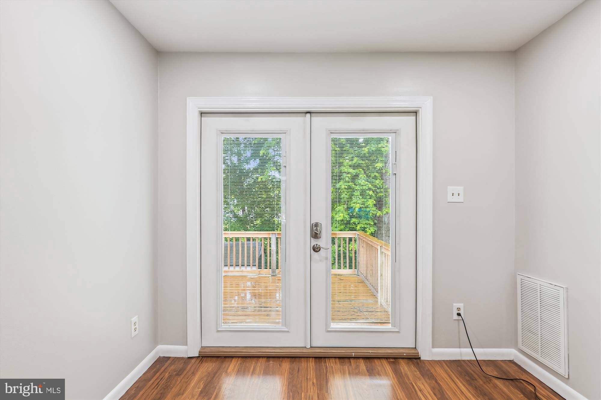Woodbridge, VA 22193,5618 ROUNDTREE DR