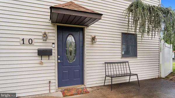 Levittown, PA 19057,10 QUEEN LILY RD