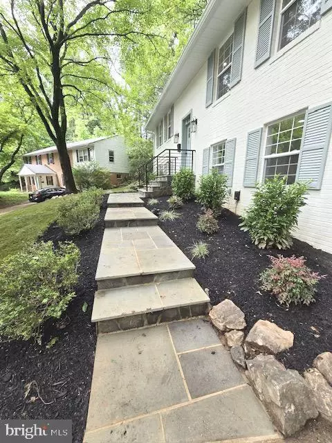 Annandale, VA 22003,8700 ROSEDALE LN