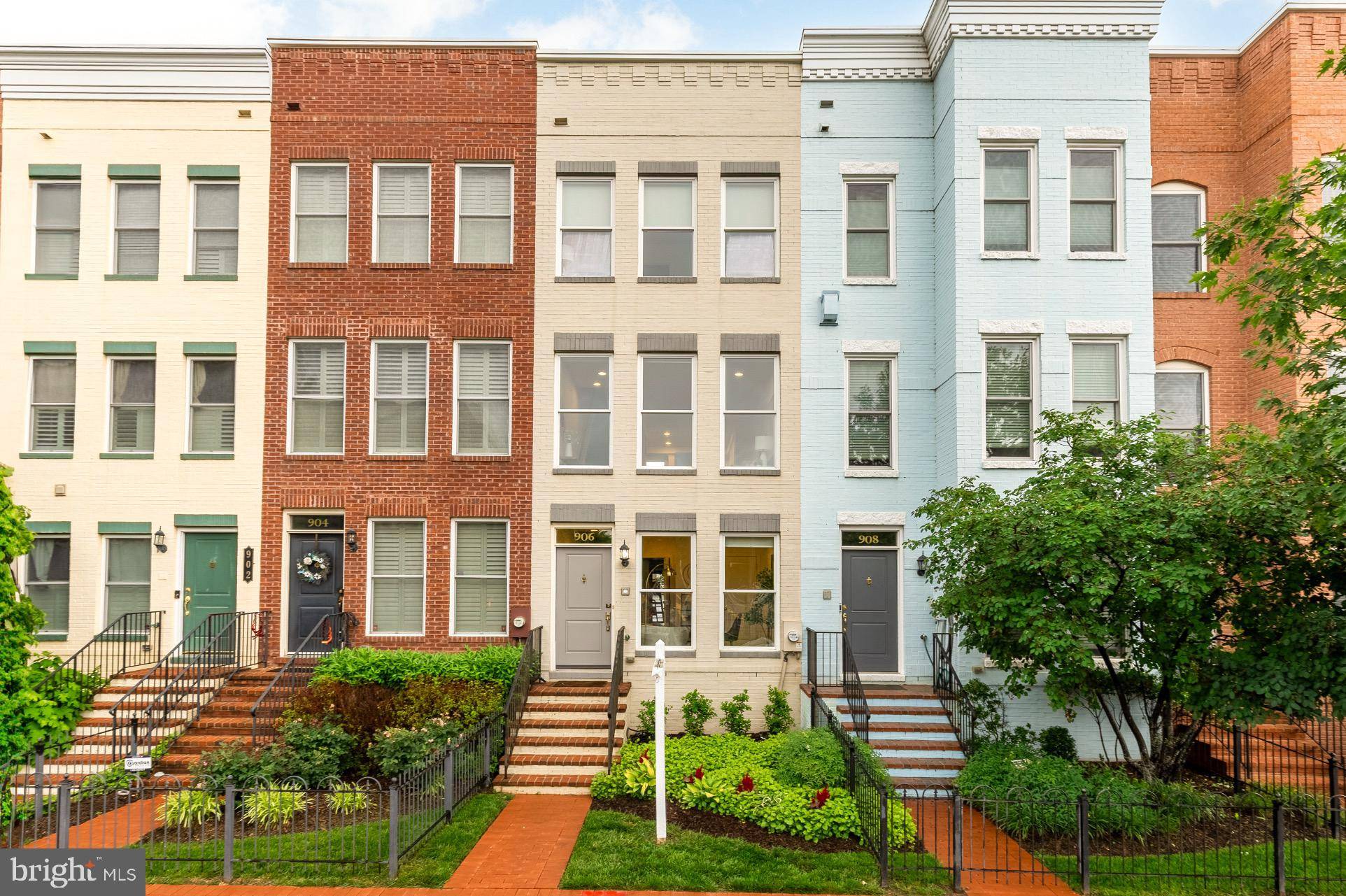 906 3RD ST SE, Washington, DC 20003