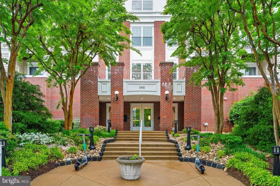 1641 INTERNATIONAL DR #215, Mclean, VA 22102