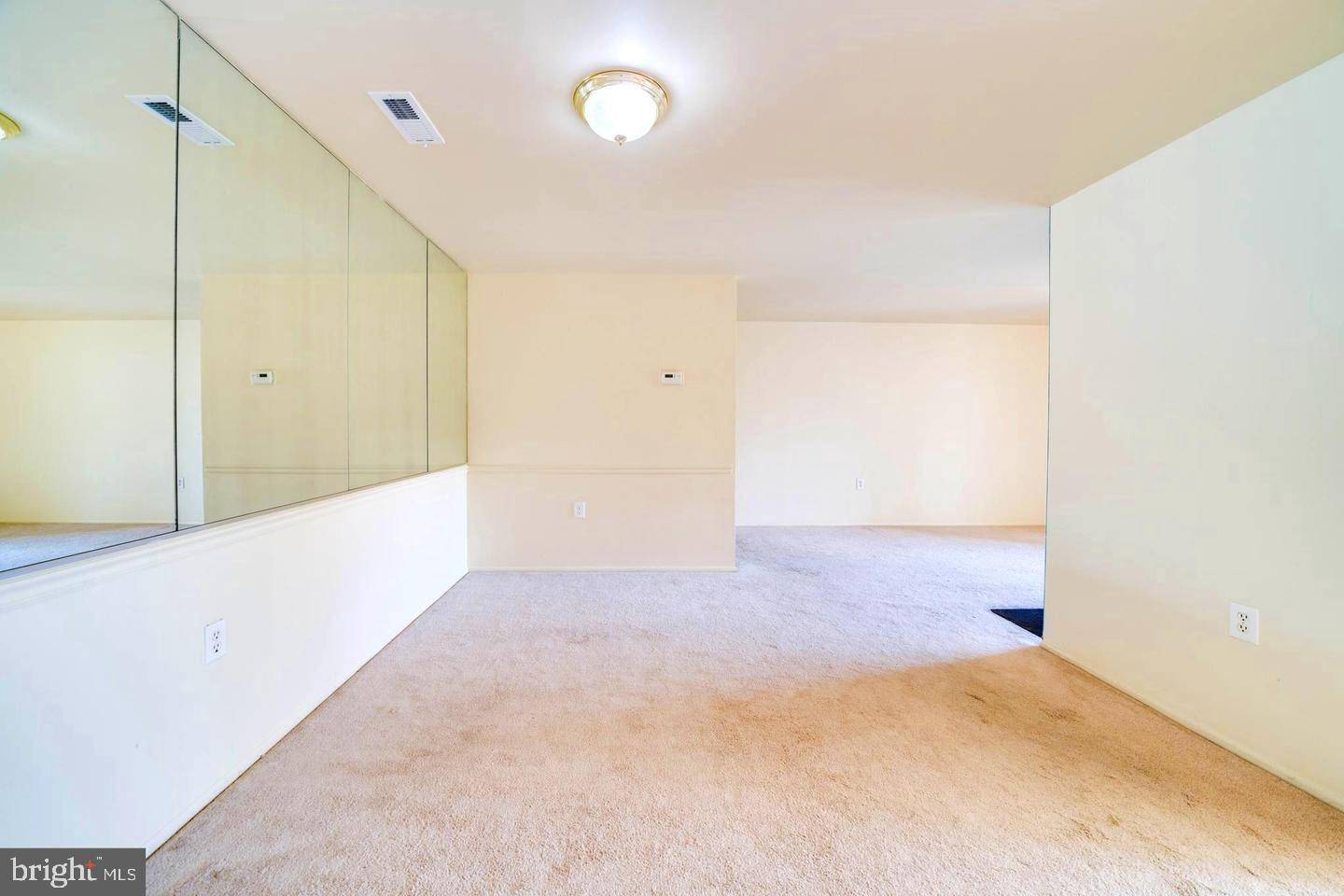 Germantown, MD 20874,18110 CHALET DR #301