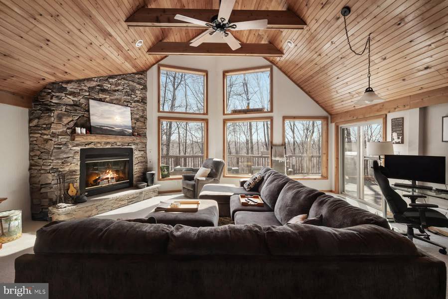201 ENDLESS SUMMER RD, Hedgesville, WV 25427