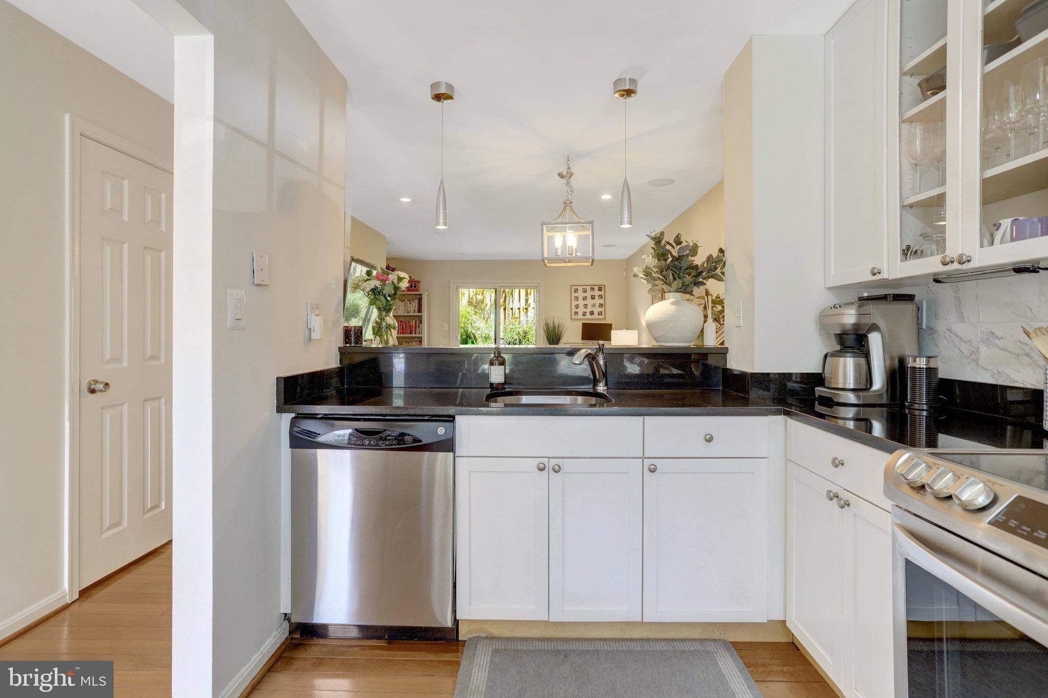 Arlington, VA 22204,3907 9TH RD S