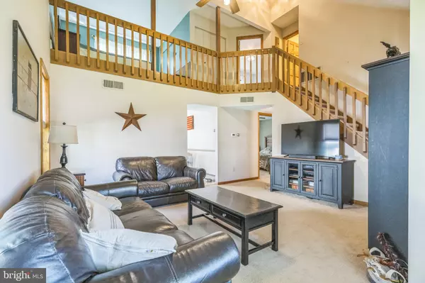 Telford, PA 18969,211 COUNTRY SIDE LN
