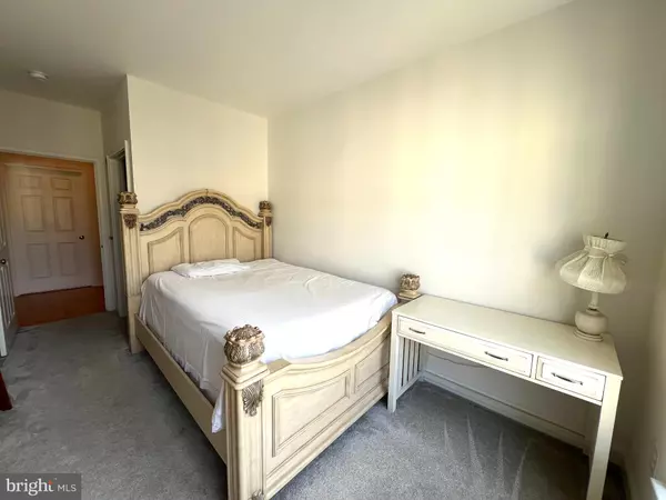 Philadelphia, PA 19146,500 ADMIRALS WAY #407