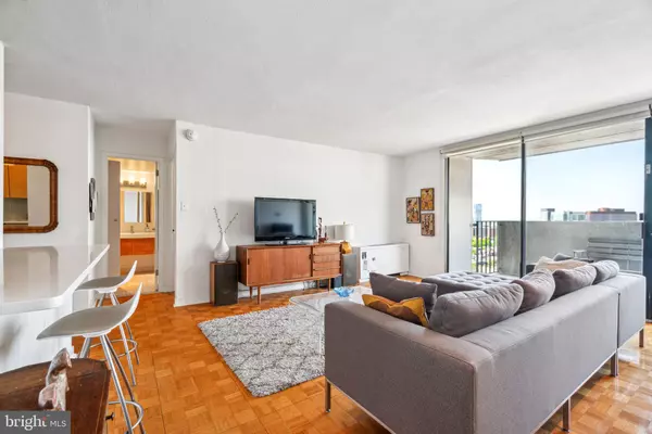 Philadelphia, PA 19103,224-30 W RITTENHOUSE SQ #1914