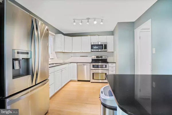 Vienna, VA 22180,8644 DELLWAY LN