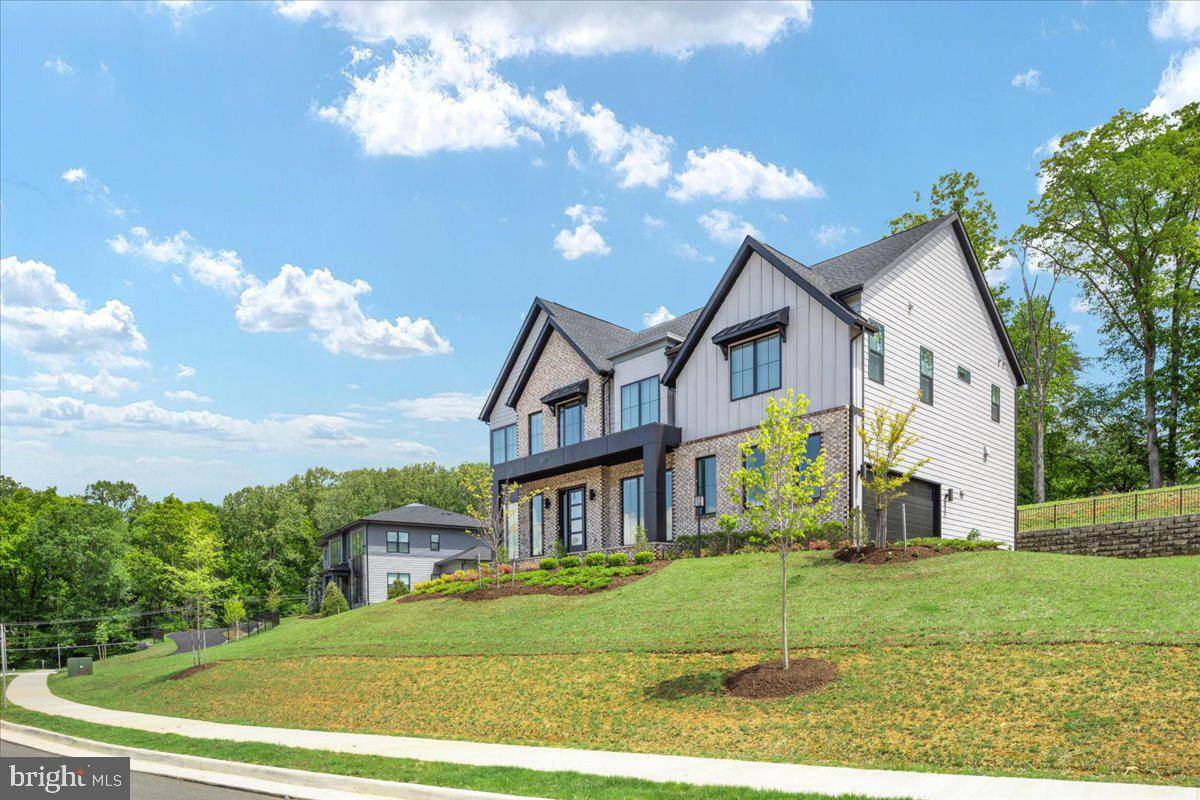 Oakton, VA 22124,3557 ORCHID POND WAY