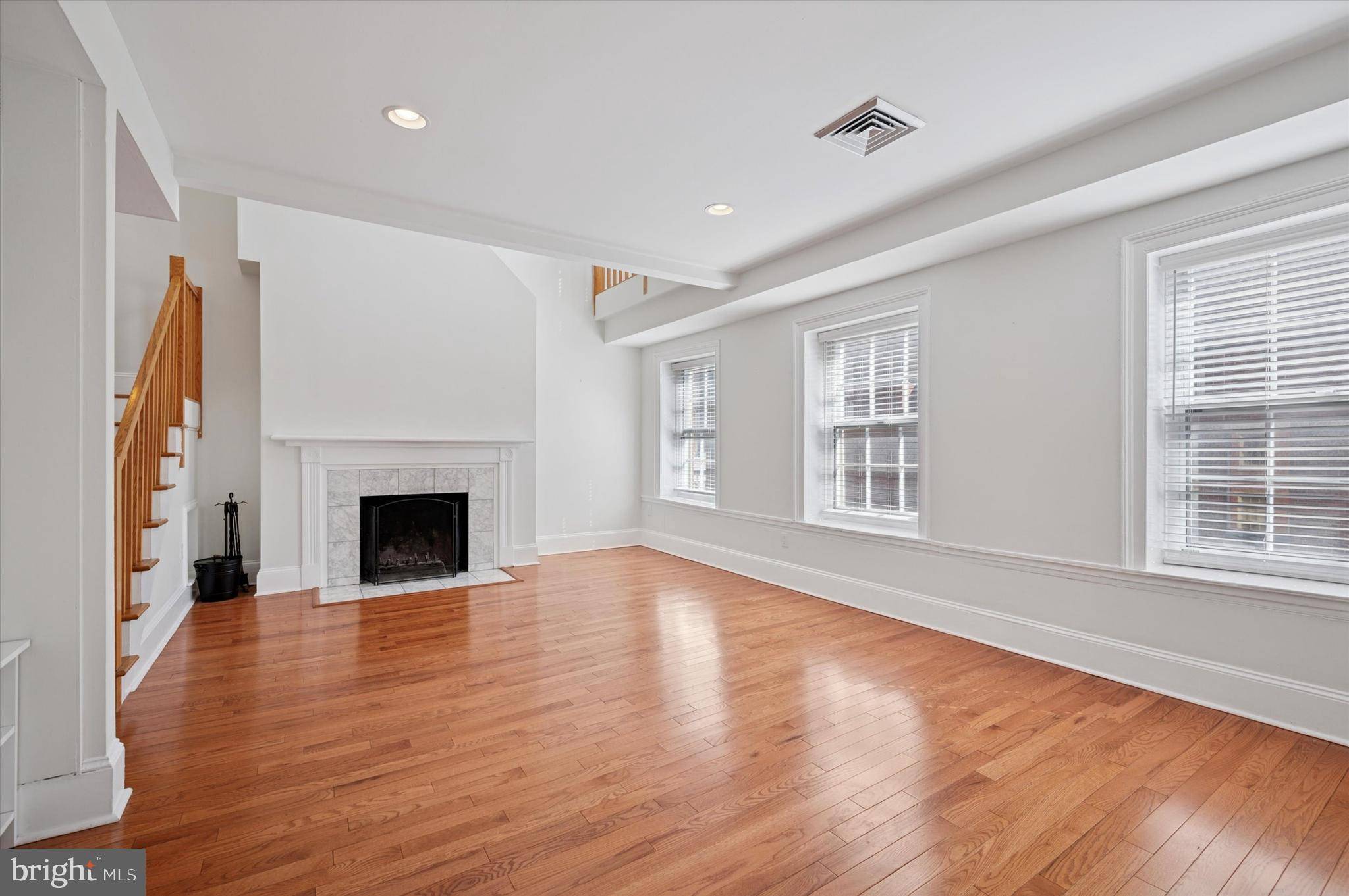 Philadelphia, PA 19107,242 S 8TH ST #4