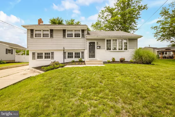 West Deptford, NJ 08096,10 MEADOW LN