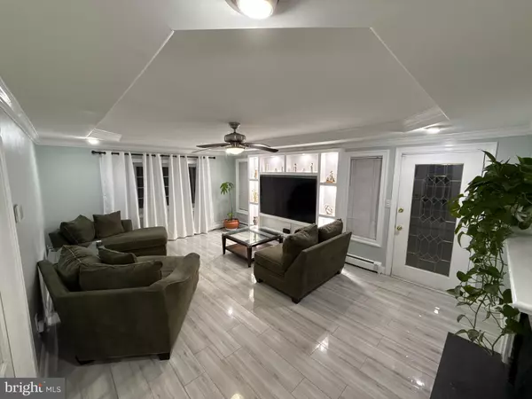 Levittown, PA 19055,18 RIVER LN