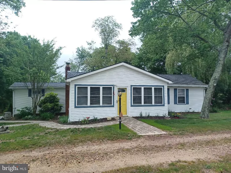97 E SHORE LN, Monroeville, NJ 08343