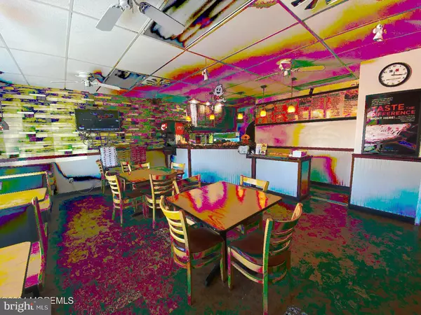 Manahawkin, NJ 08050,25 S MAIN ST