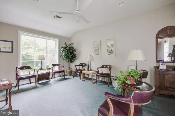 Philadelphia, PA 19118,39 E CHESTNUT HILL AVE