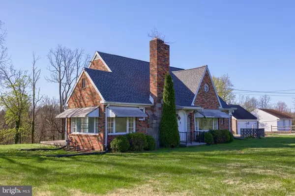 10 E CANAL RD, York, PA 17404