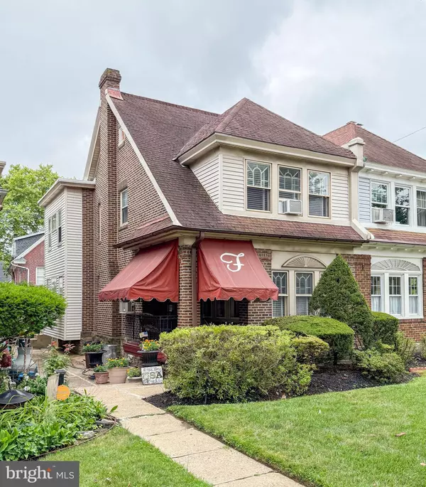 1052 ALLENGROVE ST, Philadelphia, PA 19124