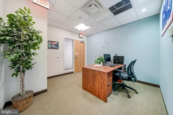 Falls Church, VA 22043,7115 LEESBURG PIKE #317